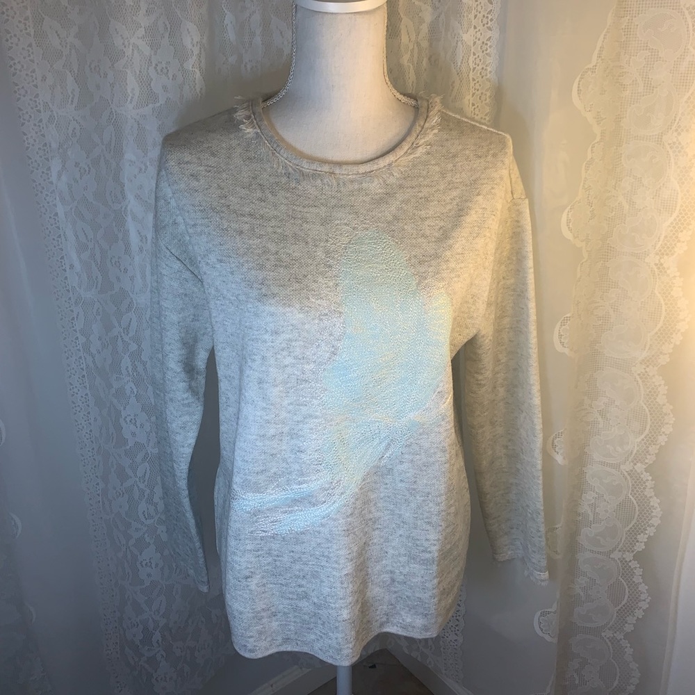 It Michaa grey sweater w/ blue butterfly design